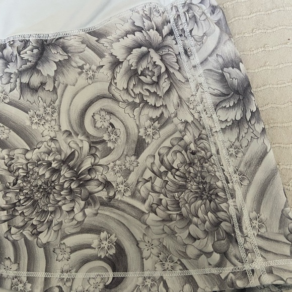 Lululemon Pace Rival Floral Skirt - Picture 2 of 7